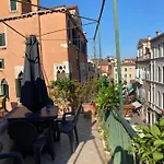 De L'osmarin Suites Affittacamere