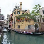 De L'osmarin Suites Affittacamere