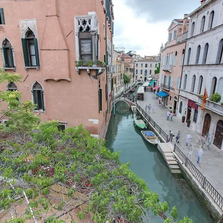 De L'osmarin Suites Affittacamere