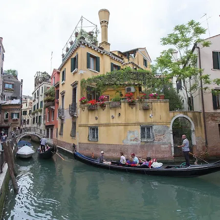 De L'osmarin Suites Gasthuis