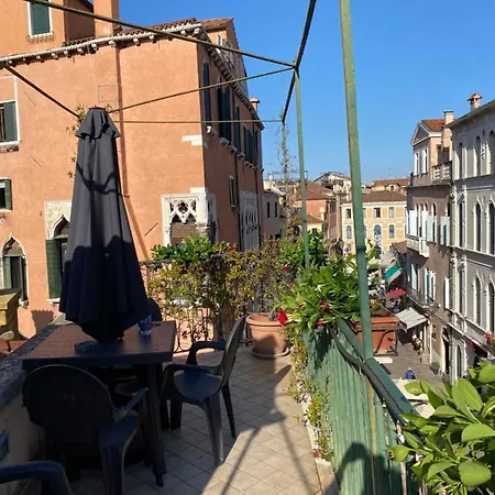 De L'osmarin Suites Guest house