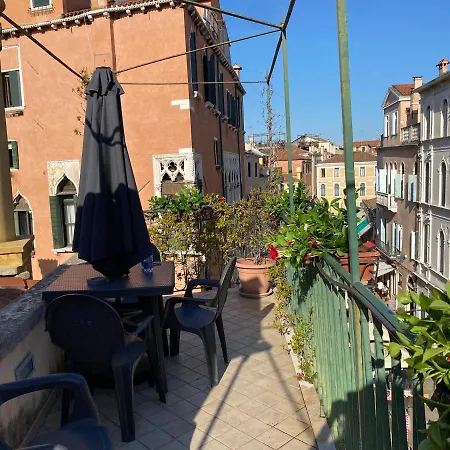 De L'osmarin Suites 3*