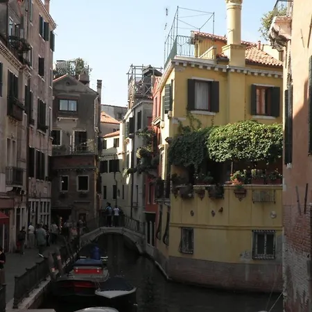 De L'osmarin Suites 3*