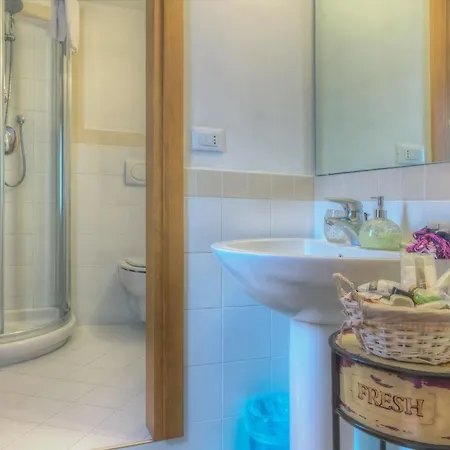 De L'osmarin Suites Guest house