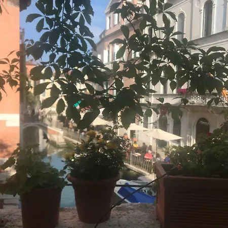 De L'osmarin Suites 3*