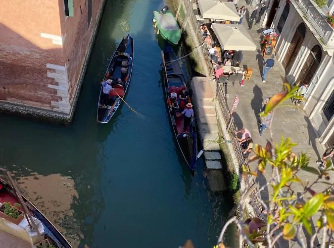 De L'osmarin Suites 게스트하우스