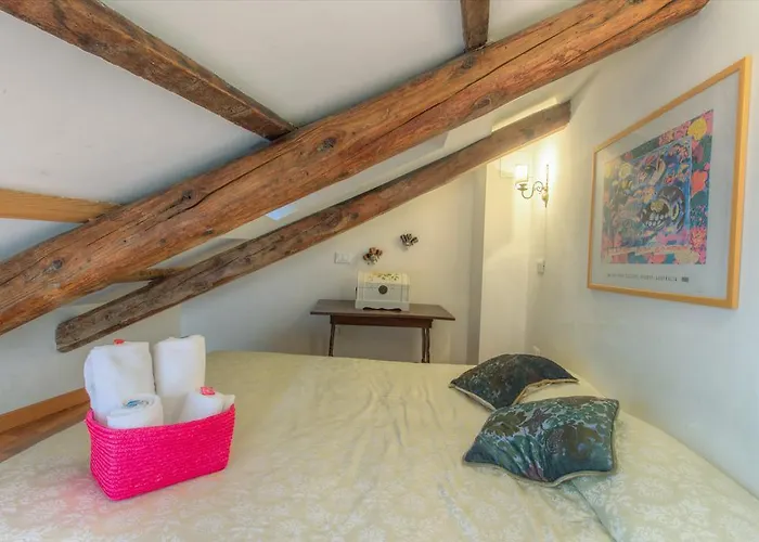 게스트하우스 De L'osmarin Suites 3*