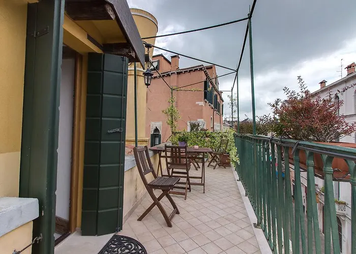 בית הארחה De L'osmarin Suites 3*