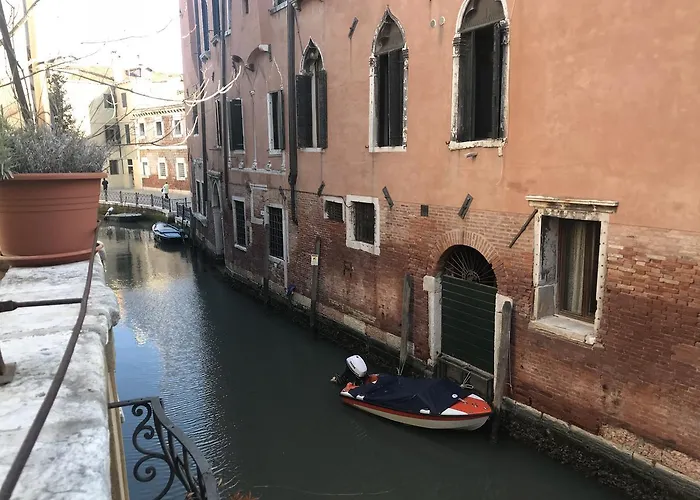 게스트하우스 De L'osmarin Suites