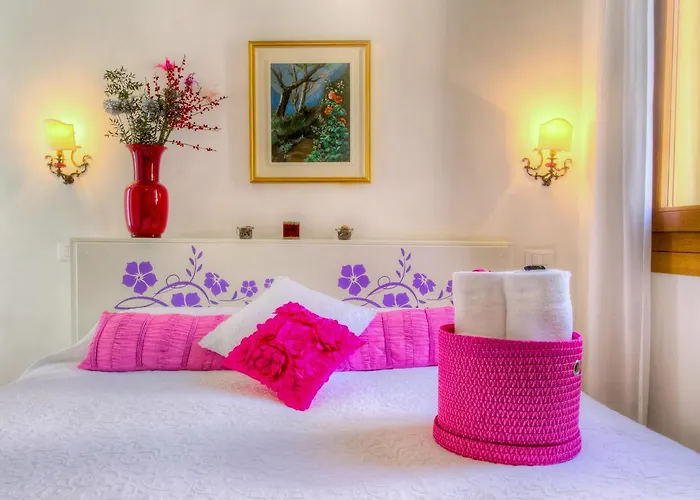 게스트하우스 De L'osmarin Suites 3*