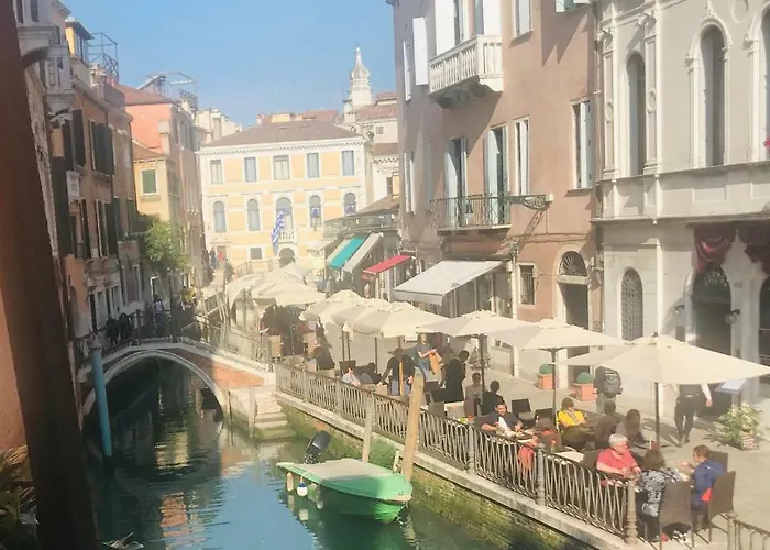 게스트하우스 De L'osmarin Suites