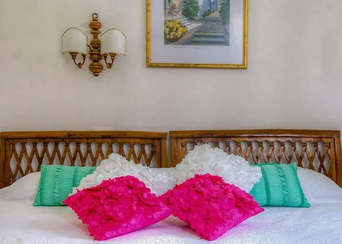 De L'osmarin Suites בית הארחה