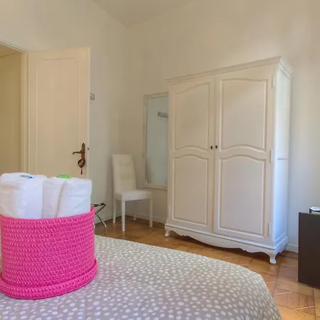 بيت ضيافة De L'osmarin Suites