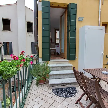 De L'osmarin Suites بيت ضيافة البندقية