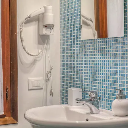 بيت ضيافة De L'osmarin Suites