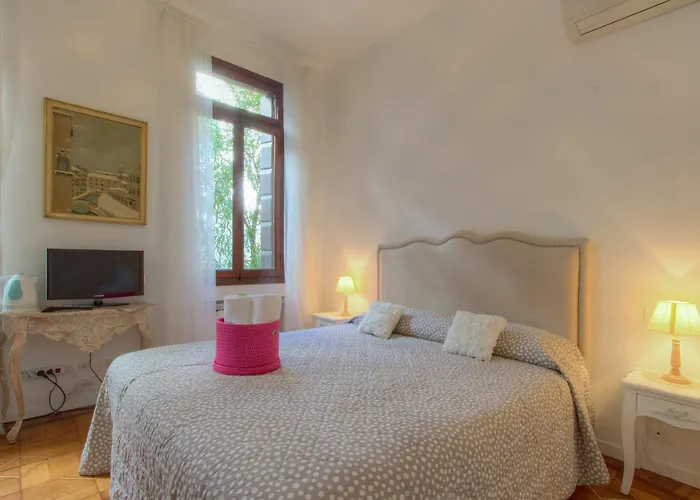 De L'osmarin Suites Pensión