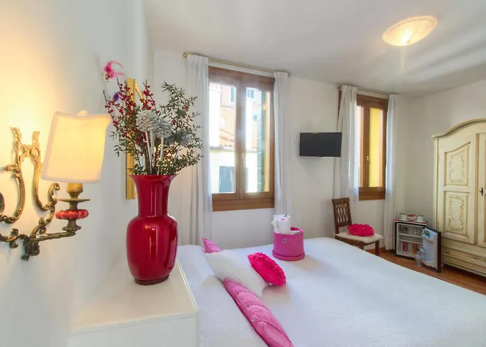 De L'osmarin Suites Pensión Venecia