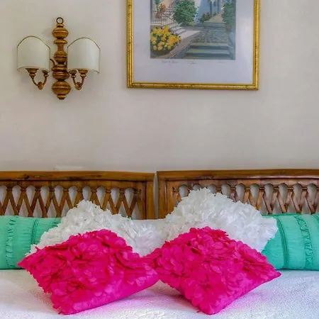 De L'osmarin Suites Pensión